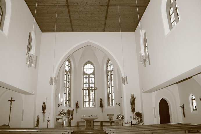 Innenansicht Kath. Kirche St. Franziskus in Hülen