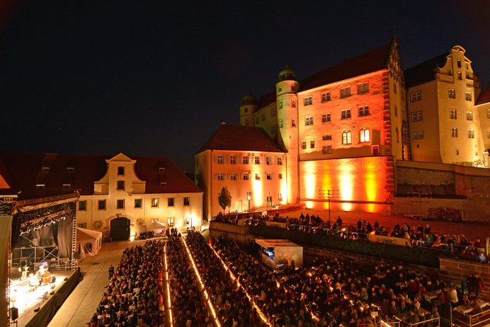 Malerisch beleuchtete Kapfenburg